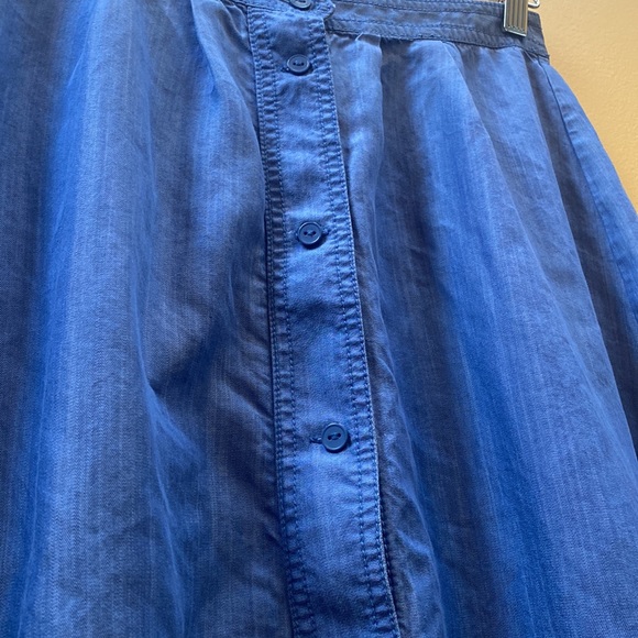 Size 2 LOFT denim-colored button up skirt - Picture 2 of 7